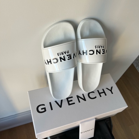 Givenchy Logo-Embossed Pool Slide Sandals - Picture 6 of 14